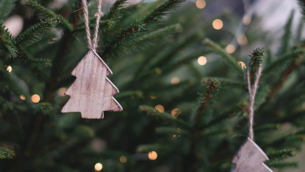 How to Find Christmas Decorations on a Budget 1 How to Find Christmas Decorations on a Budget