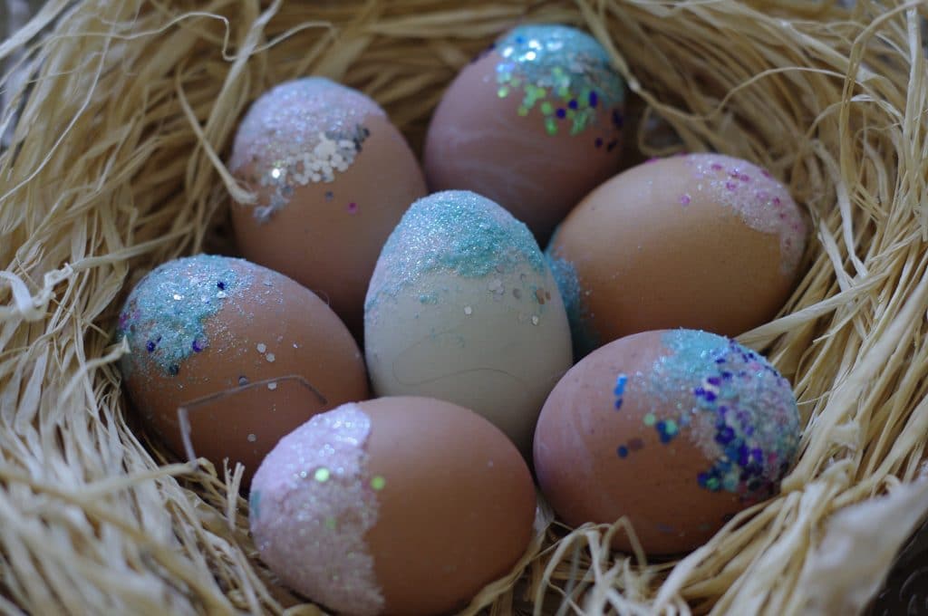 how to decorate a brown egg