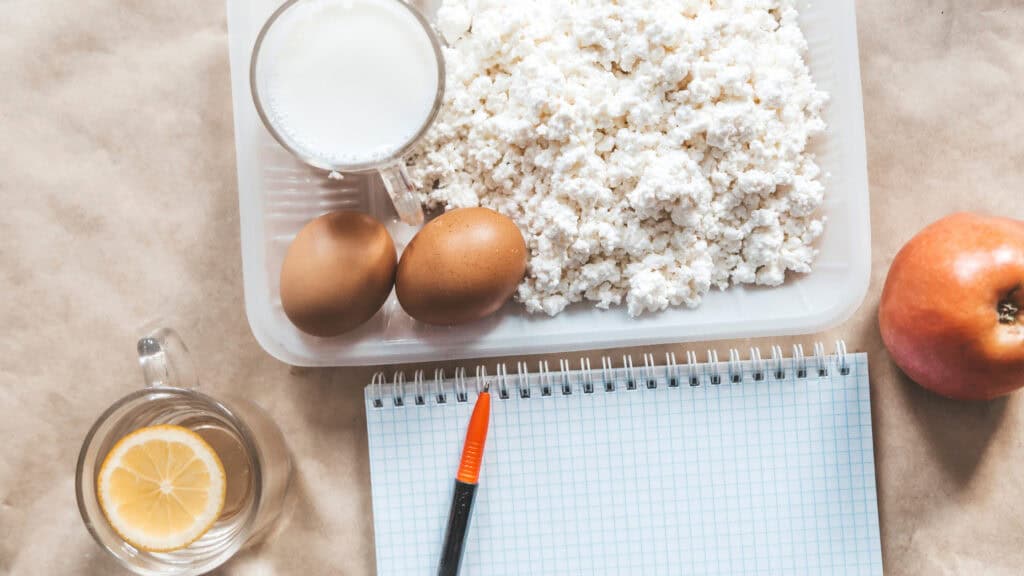 Cut Your Grocery Bill Every Week: Tips for Saving Money on Your Weekly Shopping Trip 1 meal planning tips from an empty fridge