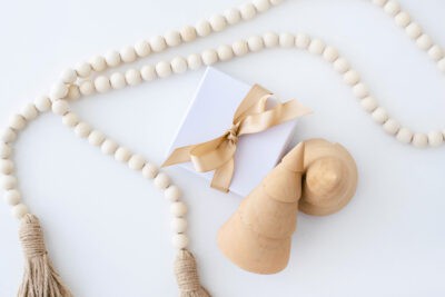 a blog post on how to find christmas decorations for cheap