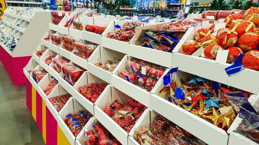How to Find Christmas Decorations on a Budget 2 How to Find Christmas Decorations on a Budget