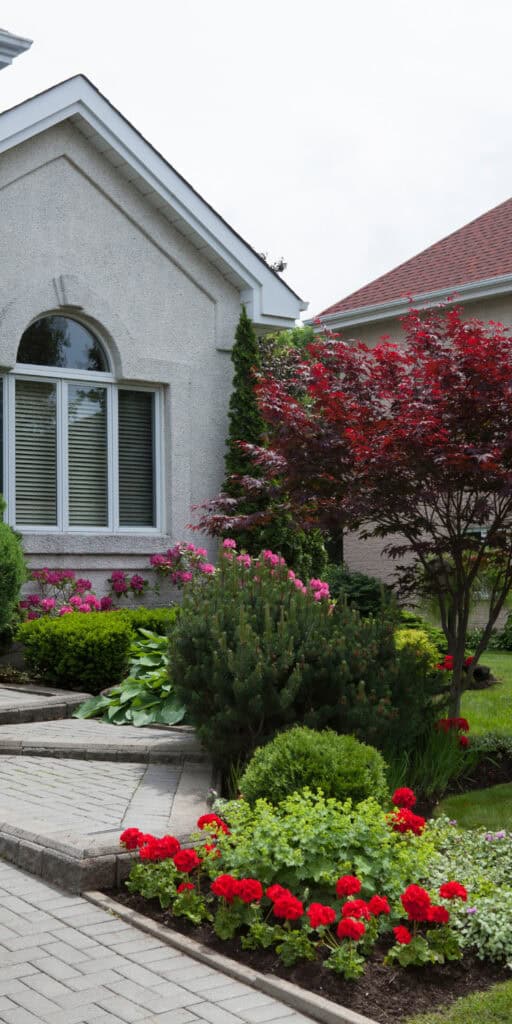 Front Yard Flower Beds Against the House: Simple & Frugal Ideas 1 Front Yard Flower Beds Against the House: Simple & Frugal Ideas