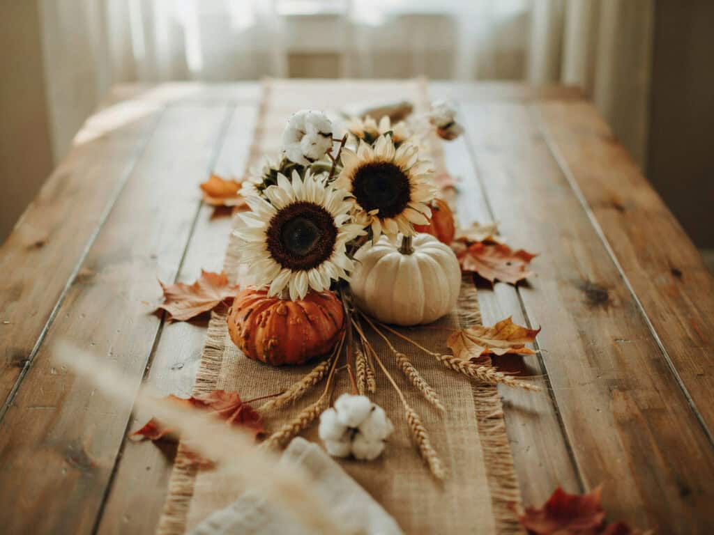 25+ Cheap DIY Thanksgiving Decorations That Look Like a Million Bucks 1 25+ Cheap DIY Thanksgiving Decorations That Look Like a Million Bucks