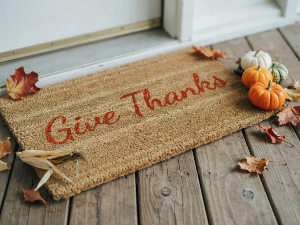 25+ Cheap DIY Thanksgiving Decorations That Look Like a Million Bucks 6 25+ Cheap DIY Thanksgiving Decorations That Look Like a Million Bucks