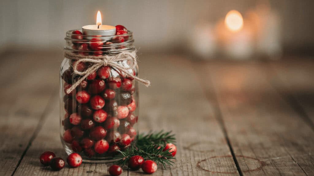 DIY Mason Jar Christmas Candle Centerpiece 3 DIY Mason Jar Christmas Candle Centerpiece
