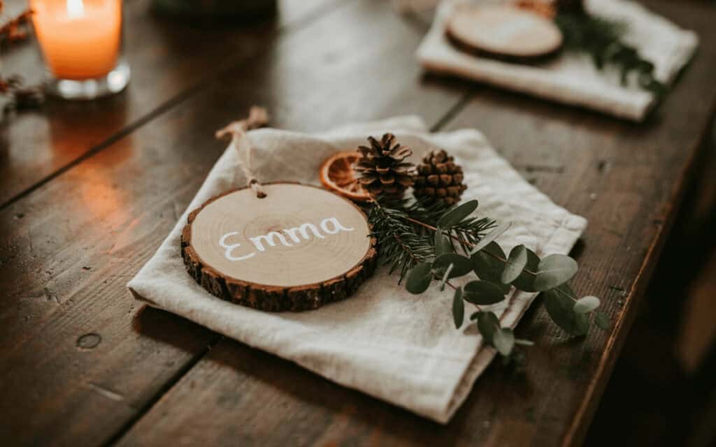 DIY Wood Slice Christmas Place Cards 1 DIY Wood Slice Christmas Place Cards